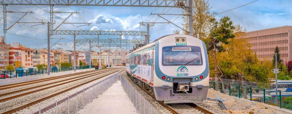 ПРИГОРОДНЫЙ ПОЕЗД